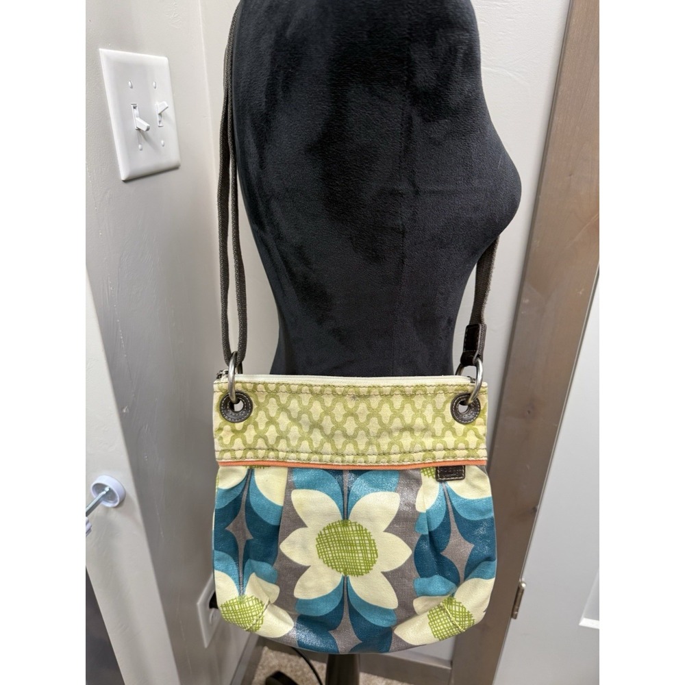 Fossil Key-Per Multicolor Floral Shoulder Bag Zip Top adjustable Strap Coated
